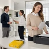 Másolópapír A4 Smartline Office irodai használat közben