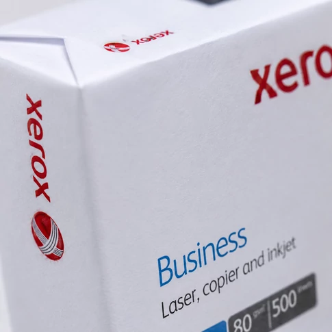 Xerox Business A4 környezetbarát irodai papír közelről.