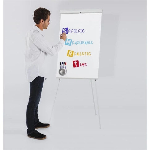 Franken ValueLine mágneses flipchart tábla 68 × 105 cm, állítható magasság, fehér, markerrel írható és törölhető