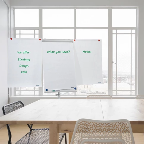 Flipchart tábla 68x105 cm mágneses,2 db segédkarral, 5 görgős gurítható PremiumLine FRANKEN