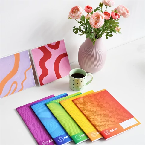 BS A4 sima füzet 32 lapos kivitelben, kreatív íráshoz és rajzhoz ideális