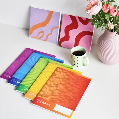 BS A4 sima füzet 32 lapos kivitelben, kreatív íráshoz és rajzhoz ideális