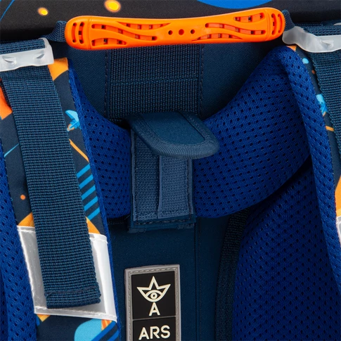 Iskolatáska ergonómiai, fiús kompakt easy mágneszáras Ars Una GRAVITY