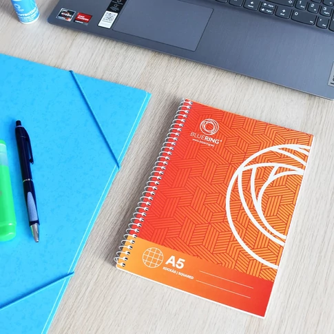 Bluering® spirálfüzet A5, 70 lapos, kockás papírral, strapabíró spirálkötéssel