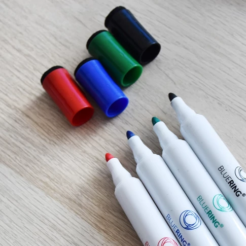Bluering táblamarker készlet, 3 mm, kerek hegy, 4 szín, mágneses kupak, beépített törlő – szárazon törölhető whiteboardhoz