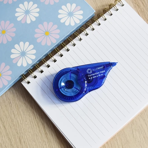 Compact Bluering hibajavító roller 4,2 mm × 15 m, eldobható kivitel, fehér szalaggal hibák gyors és tiszta kijavításához