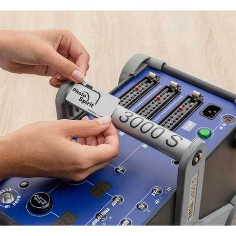 Etikett címke, ipari poliészter, 210 x297 mm, 1 címke/ív, 20 ív/doboz, Avery ezüst