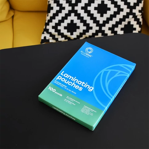 Bluering A5 méretű 154×216 mm, 80 mikron vastag lamináló fólia 100 darabos dobozban, irodai és üzleti dokumentumok, árlisták, oktatási segédanyagok és fotók tartós, víz- és szennyeződésálló védelméhez