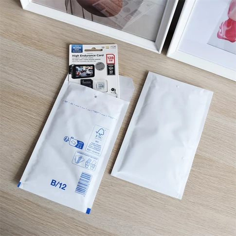 Postázáshoz készült 12/B légpárnás boríték, megfelelő védelemmel törékeny tárgyak küldéséhez