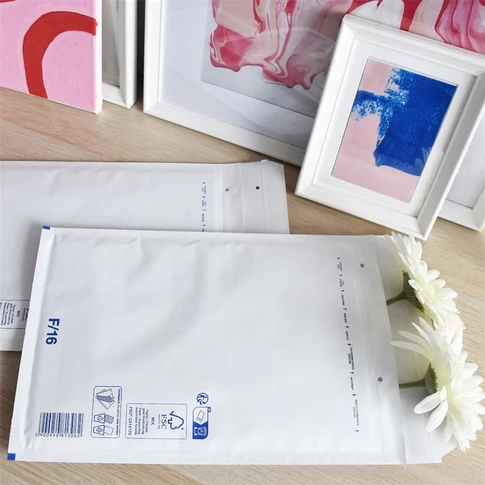 Postázó légpárnás boríték fehér – Bluering 16/F, 220×340 mm belső méret, gyors csomagoláshoz