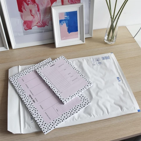 Szilikoncsíkos (öntapadó) légpárnás tasak 19/I, fehér – A4-nél nagyobb dokumentumok és termékek csomagolásához