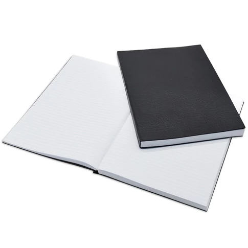 Bluering® A4 beírókönyv, 200 lap, vonalas, fekete PVC borítóval – irodai és üzemi nyilvántartáshoz