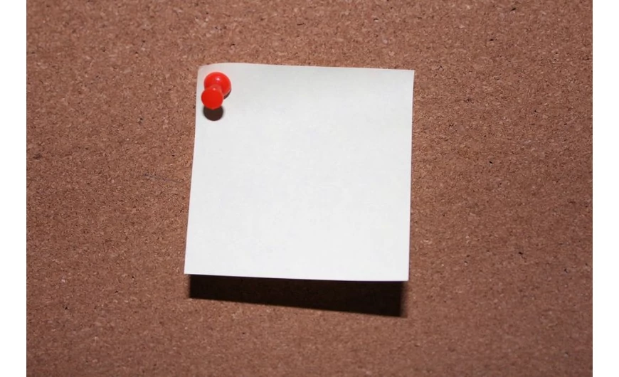 Egy parafatáblán minden jegyzetnek jutni fog hely